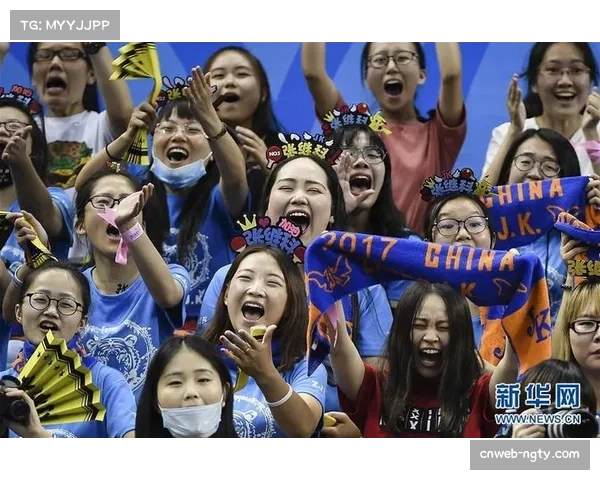 镜头捕捉：看台上巴萨小球迷目睹丢球后哭泣瞬间